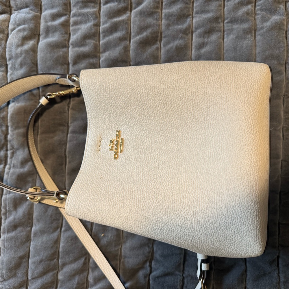 Coach Off-White Leather Shoulder Bag